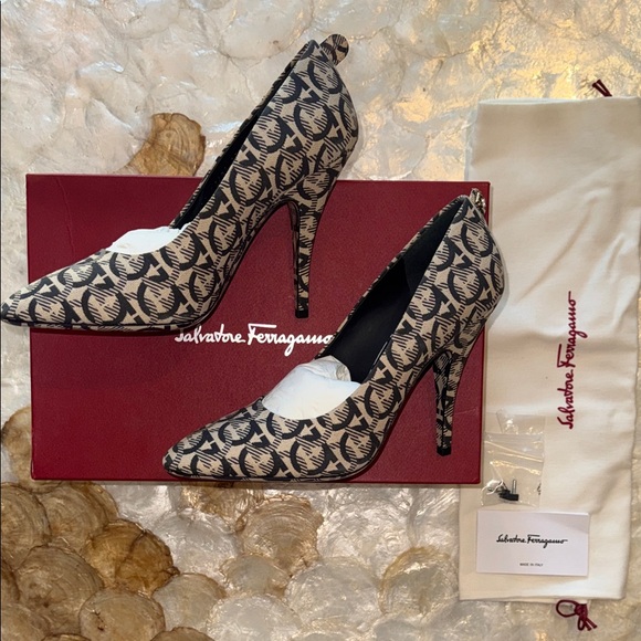 Salvatore Ferragamo Black & Cream Monogram Pointed Toe Flats - Picture 3 of 5